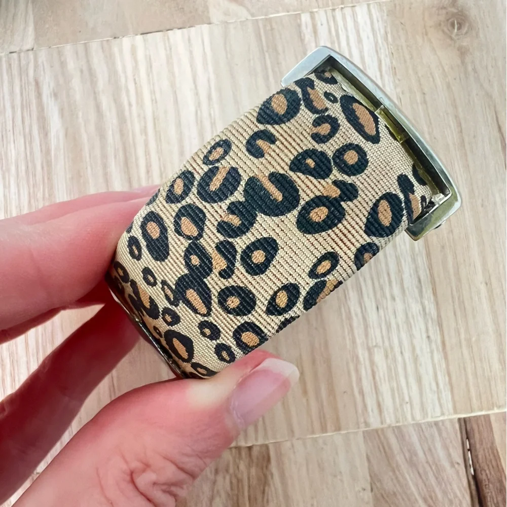 Ladies silver tone cheetah print hinged cuff bracelet watch NEW BATTERY